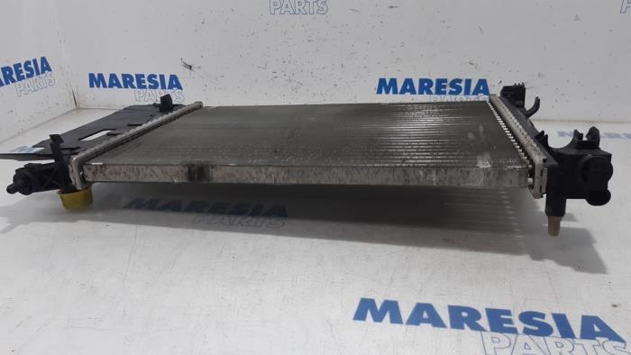 Usagé Radiateur Fiat Grande Punto (199) 1.4 Prix € 25,00 Règlement à la marge proposé par Maresia Parts