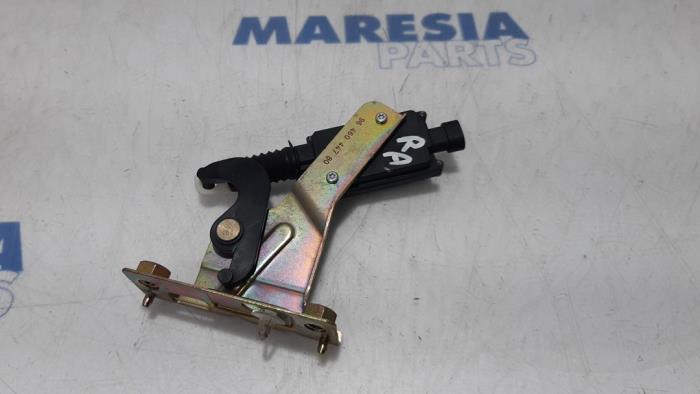Używane Blokada dachu cabrio Citroen C3 Pluriel (HB) 1.6 16V Cena € 30,00 Procedura marży oferowane przez Maresia Parts