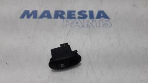 Used Electric window switch Citroen C3 Pluriel (HB) 1.6 16V Price € 10,00 Margin scheme offered by Maresia Parts