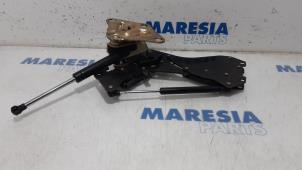 Used Tailgate hinge Citroen C3 Pluriel (HB) 1.6 16V Price € 50,00 Margin scheme offered by Maresia Parts