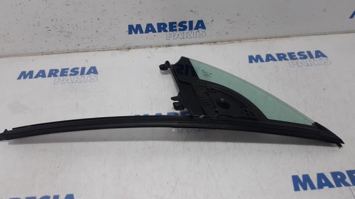 Usados Ventanilla triangular izquierda delante Citroen C3 Pluriel (HB) 1.6 16V Precio € 40,00 Norma de margen ofrecido por Maresia Parts