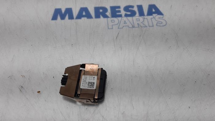 Begagnade Regnsensor Citroen C4 Berline (NC) 1.4 16V VTi Pris € 20,00 Marginaltabell erbjuds av Maresia Parts