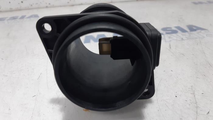 Airflow meter from a Renault Trafic New (FL) 2.0 dCi 16V 90 2011