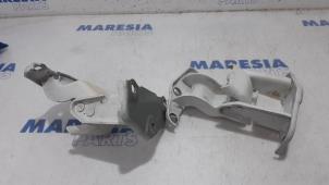 Used Set of hinges Renault Trafic New (FL) 2.0 dCi 16V 90 Price € 60,50 Inclusive VAT offered by Maresia Parts