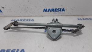 Used Wiper mechanism Renault Trafic New (FL) 2.0 dCi 16V 90 Price € 60,50 Inclusive VAT offered by Maresia Parts