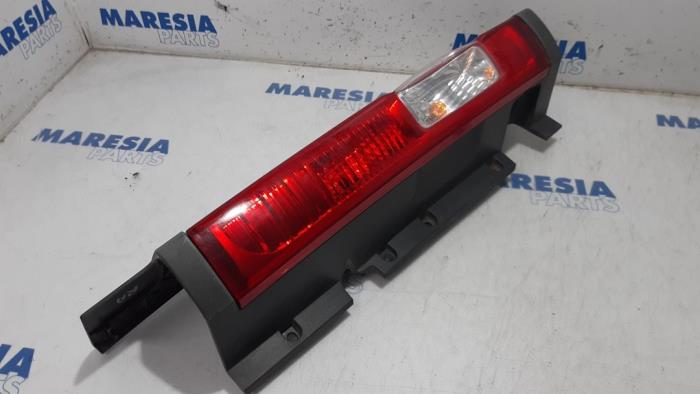 Taillight, right from a Renault Trafic New (FL) 2.0 dCi 16V 90 2011
