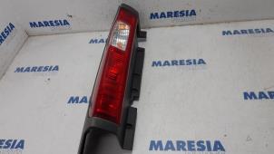 Used Taillight, right Renault Trafic New (FL) 2.0 dCi 16V 90 Price € 78,65 Inclusive VAT offered by Maresia Parts