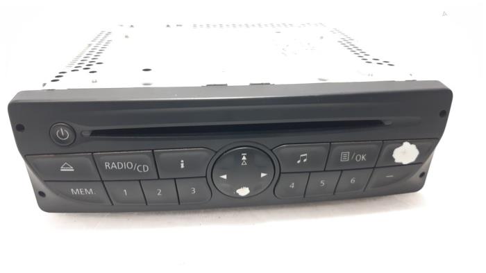 Radio CD player from a Renault Trafic New (FL) 2.0 dCi 16V 90 2011