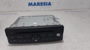 Używane Radioodtwarzacz CD Renault Trafic New (FL) 2.0 dCi 16V 90 Cena € 190,58 Z VAT oferowane przez Maresia Parts