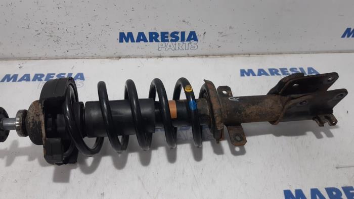 Front shock absorber rod, right from a Renault Trafic New (FL) 2.0 dCi 16V 90 2011