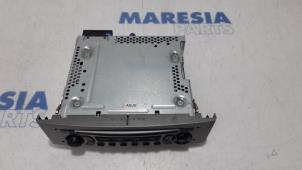 Używane Radioodtwarzacz CD Peugeot 308 (4A/C) 1.6 16V THP 155 Cena € 75,00 Procedura marży oferowane przez Maresia Parts