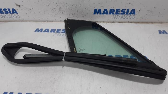 Usados Ventanilla triangular izquierda delante Peugeot 308 (4A/C) 1.6 16V THP 155 Precio € 45,00 Norma de margen ofrecido por Maresia Parts