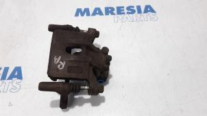 Używane Zacisk hamulcowy prawy tyl Peugeot 4007 (VU/VV) 2.4 16V Cena € 50,00 Procedura marży oferowane przez Maresia Parts