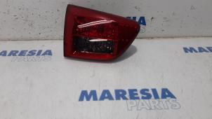 Używane Tylne swiatlo pozycyjne lewe Peugeot 4007 (VU/VV) 2.4 16V Cena € 105,00 Procedura marży oferowane przez Maresia Parts