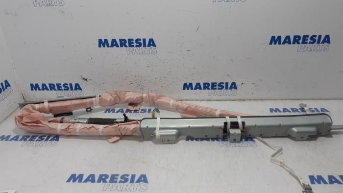 Używane Kurtyna prawa Peugeot 4007 (VU/VV) 2.4 16V Cena € 60,00 Procedura marży oferowane przez Maresia Parts