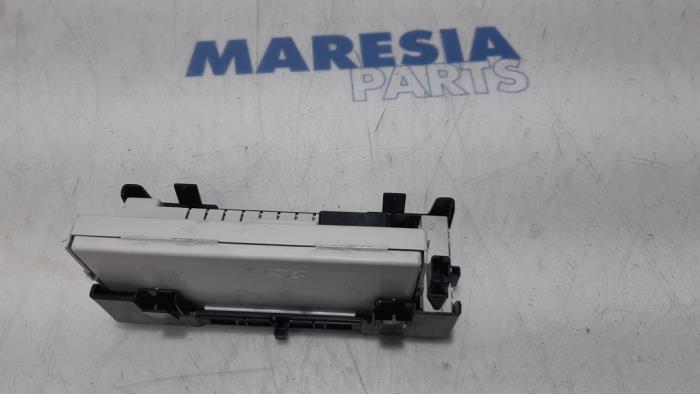 Begagnade Innerdisplay Renault Kangoo Express (FW) 1.5 dCi 85 Pris € 36,30 Inklusive moms erbjuds av Maresia Parts