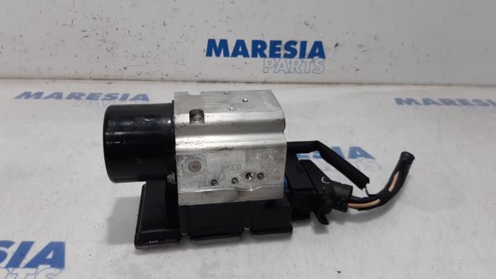 Usagé Bloc ABS Alfa Romeo 159 Sportwagon (939BX) 1.9 JTS 16V Prix € 99,99 Règlement à la marge proposé par Maresia Parts