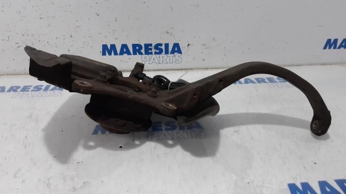 Knuckle, front left from a Alfa Romeo 159 Sportwagon (939BX) 1.9 JTS 16V 2006
