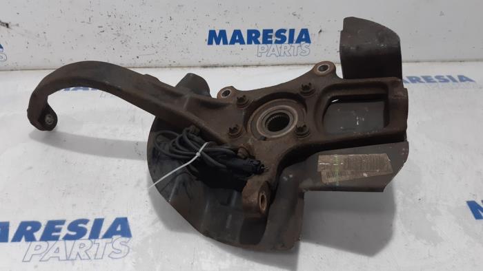 Knuckle, front left from a Alfa Romeo 159 Sportwagon (939BX) 1.9 JTS 16V 2006