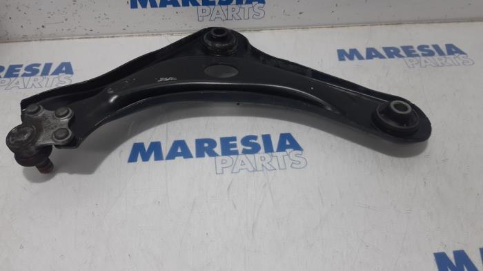 Front lower wishbone, right from a Citroën C3 (SX/SW) 1.6 Blue HDi 75 16V 2018