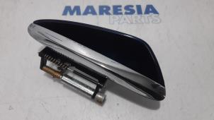 Used Front door handle 4-door, right Alfa Romeo 159 Sportwagon (939BX) 1.9 JTS 16V Price € 35,00 Margin scheme offered by Maresia Parts