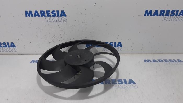Używane Silnik wentylatora Alfa Romeo 159 Sportwagon (939BX) 1.9 JTS 16V Cena € 39,00 Procedura marży oferowane przez Maresia Parts