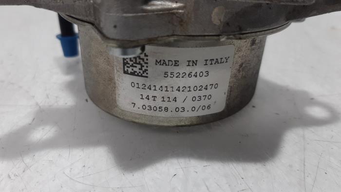 Vacuum pump (petrol) from a Alfa Romeo MiTo (955) 0.9 TwinAir 2014