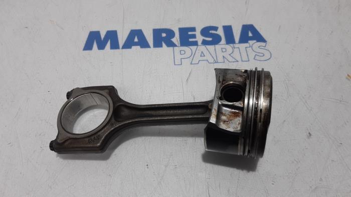 Gebrauchte Kolben Peugeot 308 CC (4B) 1.6 16V THP 155 Preis € 60,00 Margenregelung angeboten von Maresia Parts