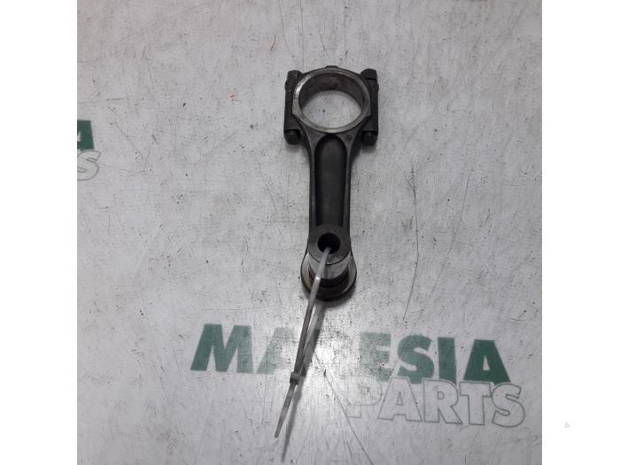 Usagé Bielle Fiat Scudo (270) 2.0 D Multijet Prix € 60,50 Prix TTC proposé par Maresia Parts
