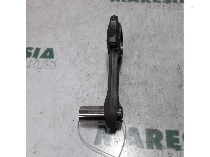 Connecting rod from a Fiat Scudo (270) 2.0 D Multijet 2009