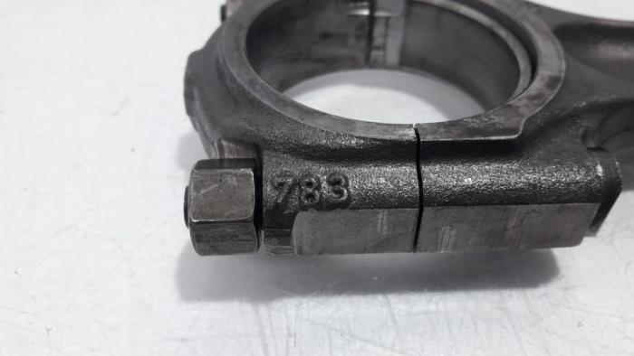 Connecting rod from a Fiat Scudo (270) 2.0 D Multijet 2007