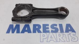 Used Connecting rod Fiat Scudo (270) 2.0 D Multijet Price € 60,50 Inclusive VAT offered by Maresia Parts