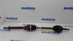 Used Front drive shaft, right Renault Clio III (SR) 1.5 dCi 70 Price € 50,00 Margin scheme offered by Maresia Parts