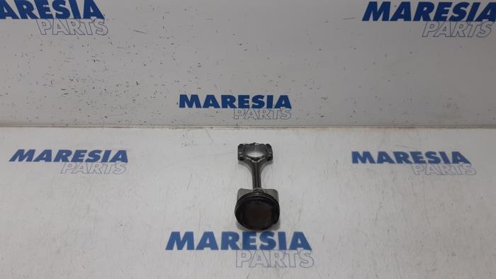 Usados Pistón Citroen C1 1.0 Vti 68 12V Precio € 50,00 Norma de margen ofrecido por Maresia Parts