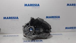 Used Gearbox casing Peugeot 407 SW (6E) 2.2 16V Price € 75,00 Margin scheme offered by Maresia Parts