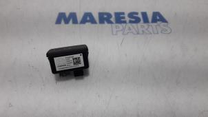 Używane Zlacze AUX/USB Citroen Jumper (U9) 2.0 BlueHDi 160 Cena € 30,25 Z VAT oferowane przez Maresia Parts