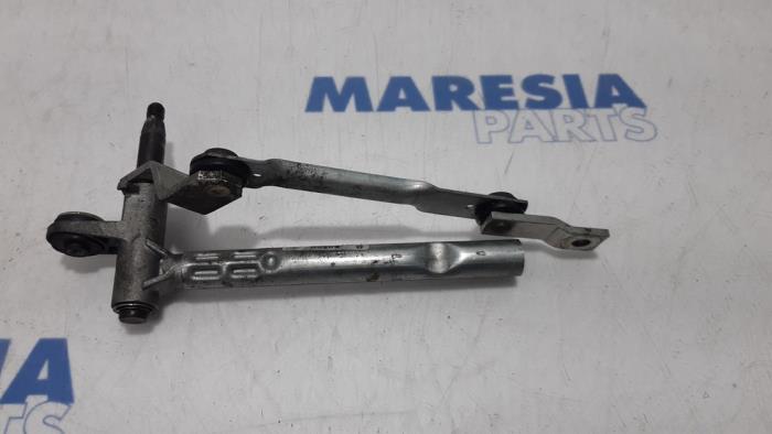 Begagnade Torkarmekanism Peugeot 3008 I (0U/HU) 1.6 16V THP 155 Pris € 49,99 Marginaltabell erbjuds av Maresia Parts