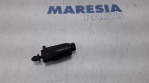 Used Front windscreen washer jet Citroen Jumper (U9) 2.0 BlueHDi 160 Price € 12,10 Inclusive VAT offered by Maresia Parts