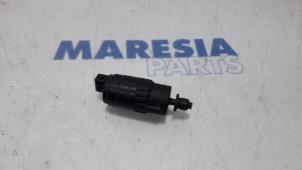 Używane Spryskiwacz przód Fiat 500 (312) 0.9 TwinAir 85 Cena € 10,00 Procedura marży oferowane przez Maresia Parts