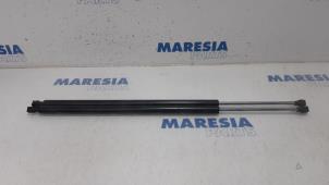 Used Set of tailgate gas struts Renault Espace (JK) 2.0 16V Turbo Price € 30,00 Margin scheme offered by Maresia Parts