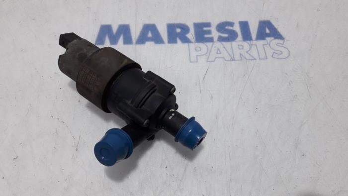 Water pump from a Renault Espace (JK) 2.0 16V Turbo 2007