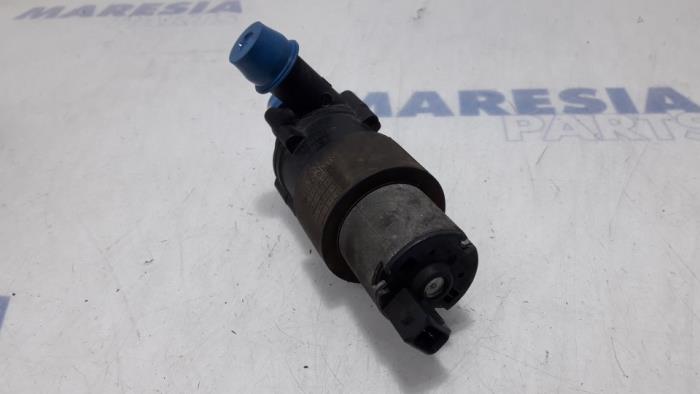 Water pump from a Renault Espace (JK) 2.0 16V Turbo 2007