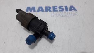 Usagé Pompe à eau Renault Espace (JK) 2.0 16V Turbo Prix € 50,00 Règlement à la marge proposé par Maresia Parts