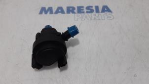 Usagé Pompe à eau Renault Clio V (RJAB) 1.0 TCe 100 12V Prix € 75,00 Règlement à la marge proposé par Maresia Parts