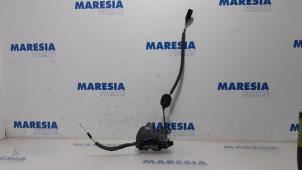 Used Front door lock mechanism 4-door, right Renault Clio V (RJAB) 1.0 TCe 100 12V Price € 75,00 Margin scheme offered by Maresia Parts