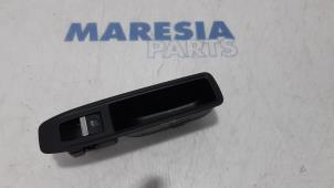 Used Electric window switch Renault Clio V (RJAB) 1.0 TCe 100 12V Price € 25,00 Margin scheme offered by Maresia Parts
