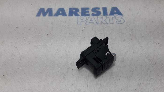 Gebrauchte Handbremse Schalter Renault Clio V (RJAB) 1.0 TCe 100 12V Preis € 45,00 Margenregelung angeboten von Maresia Parts
