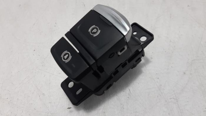 Parking brake switch from a Renault Clio V (RJAB) 1.0 TCe 100 12V 2019