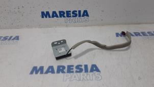 Used GPS antenna Renault Clio V (RJAB) 1.0 TCe 100 12V Price € 45,00 Margin scheme offered by Maresia Parts