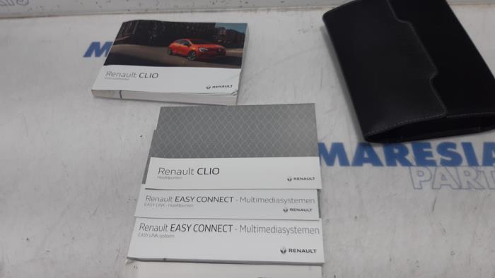 Instruction Booklet from a Renault Clio V (RJAB) 1.0 TCe 100 12V 2019